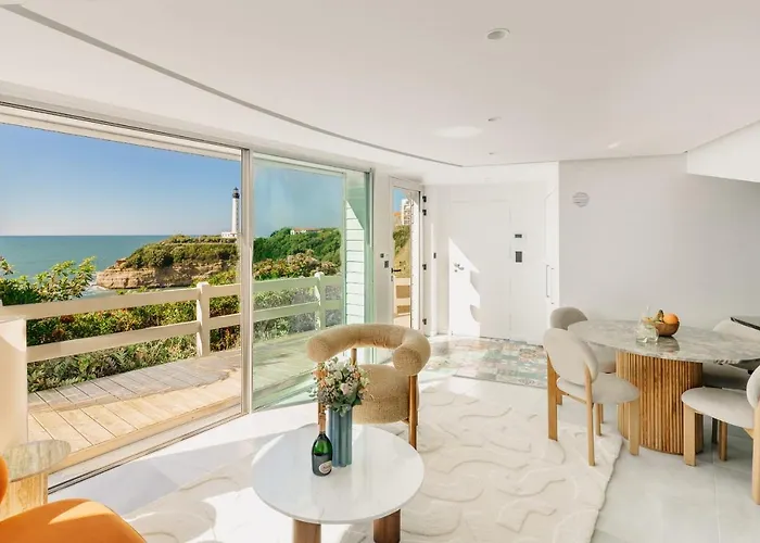 Light House Apartment *